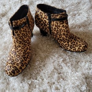 Aerosoles Faux Leopard Fur Ankle Booties. Size 7.